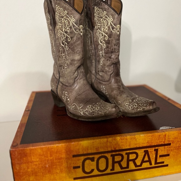 Girls Corral Boots - Picture 2 of 5